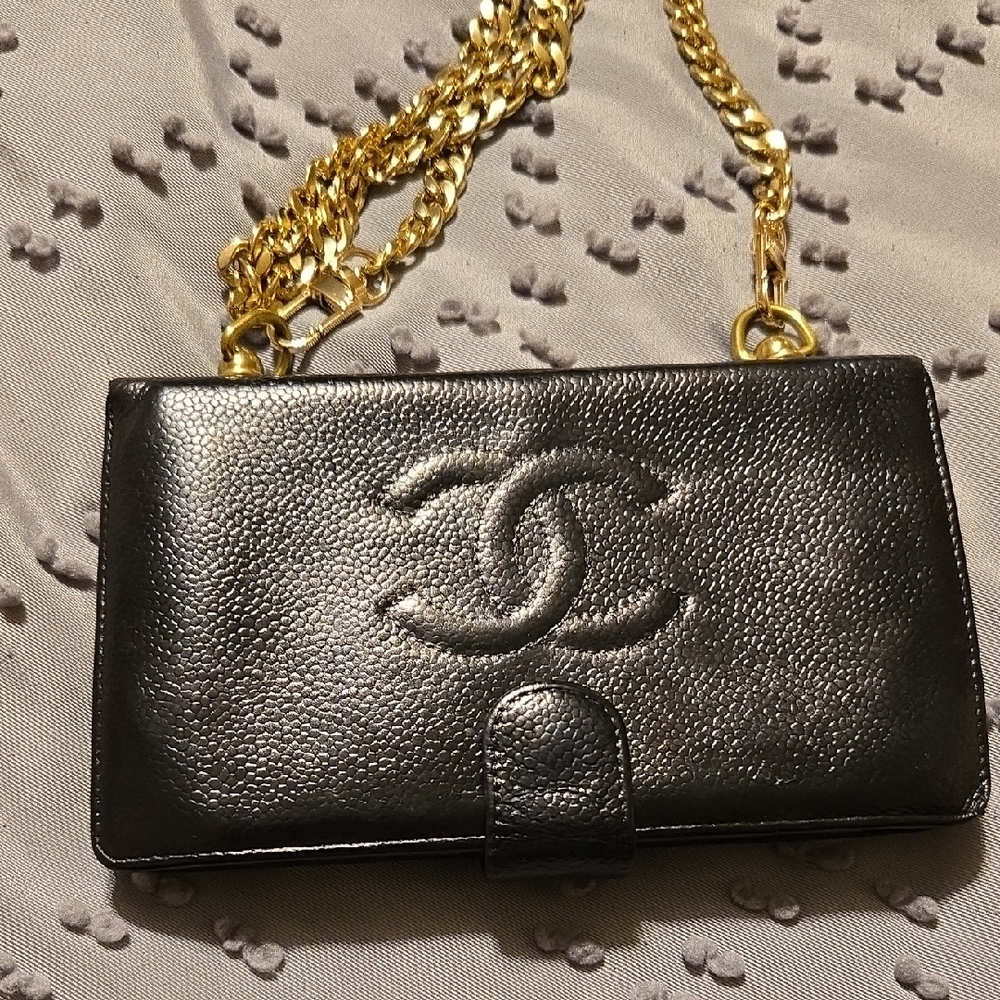 CHANEL Black Leather Card Holder with Gold Chain
